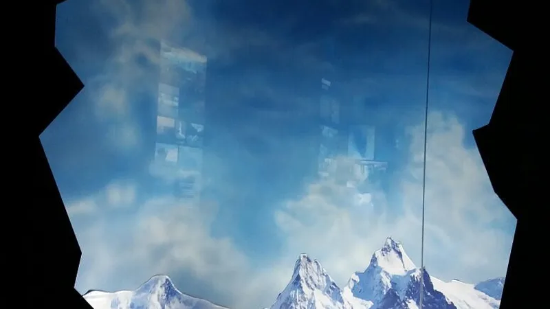 Interior del Glaciarium con exposición sobre glaciares