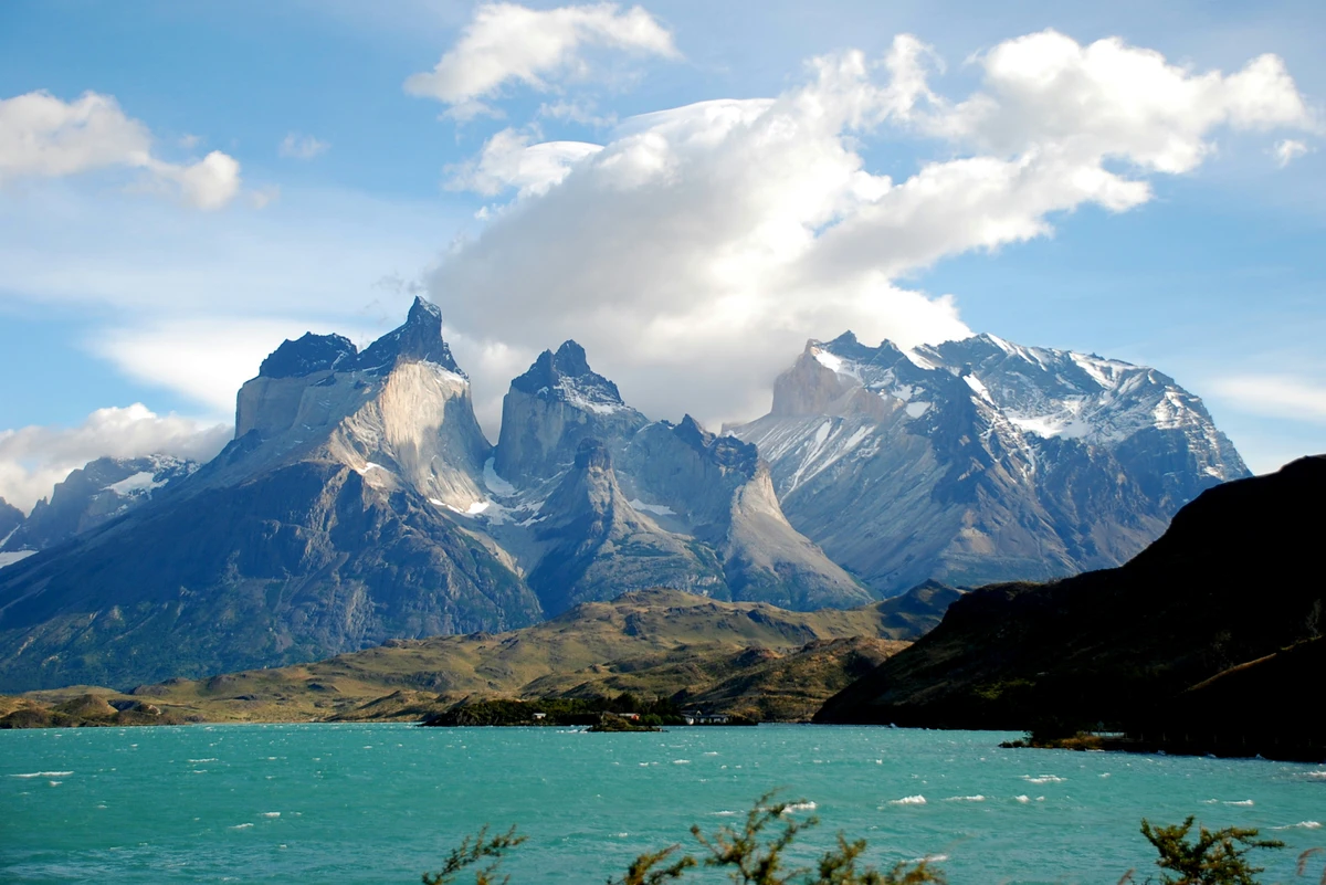 Cruce de frontera entre Argentina y Chile camino a Torres del Paine